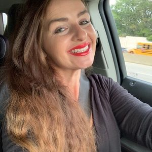 Meet your Posher, Adela